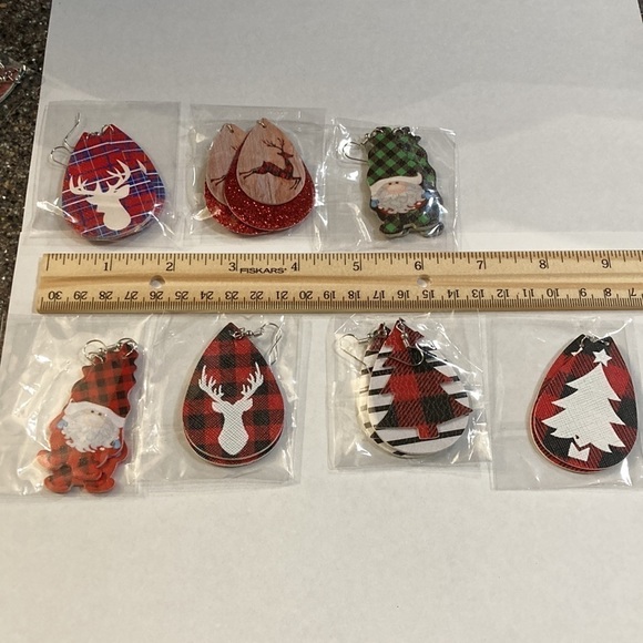 NEW! 7 PAIRS OF BUFFALO CHECK CHRISTMAS DROP/DANGLE FAUX LEATHER EARRINGS - Picture 12 of 13